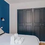 Elegante In Marina *