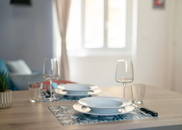 Elegante In Marina Трієст