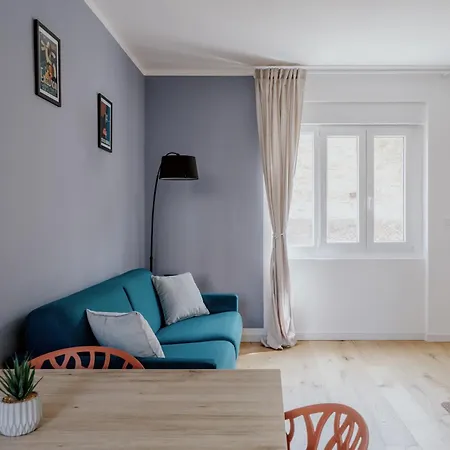 Elegante In Marina *